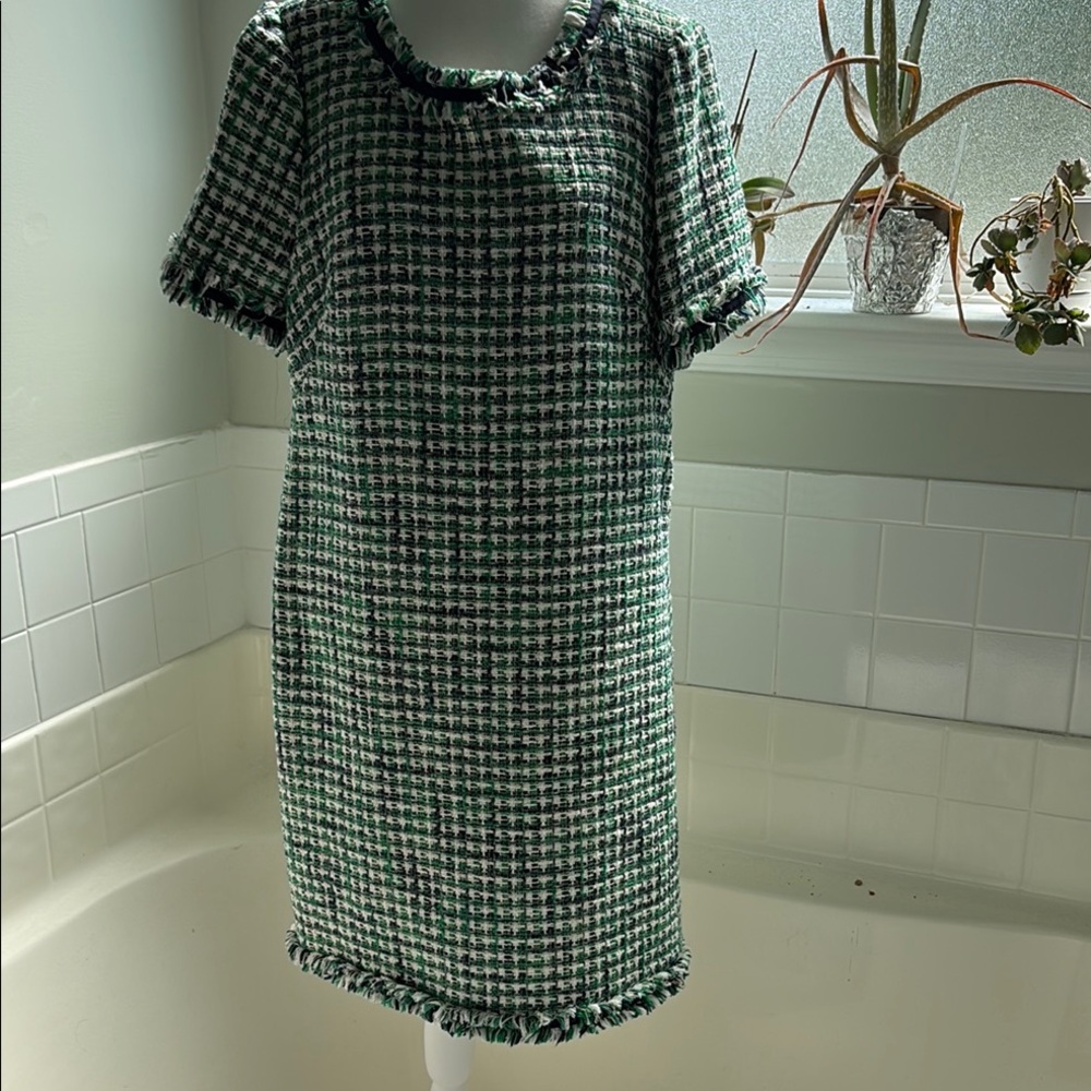 Green  and White Mini Dress with Crew Neck Collar